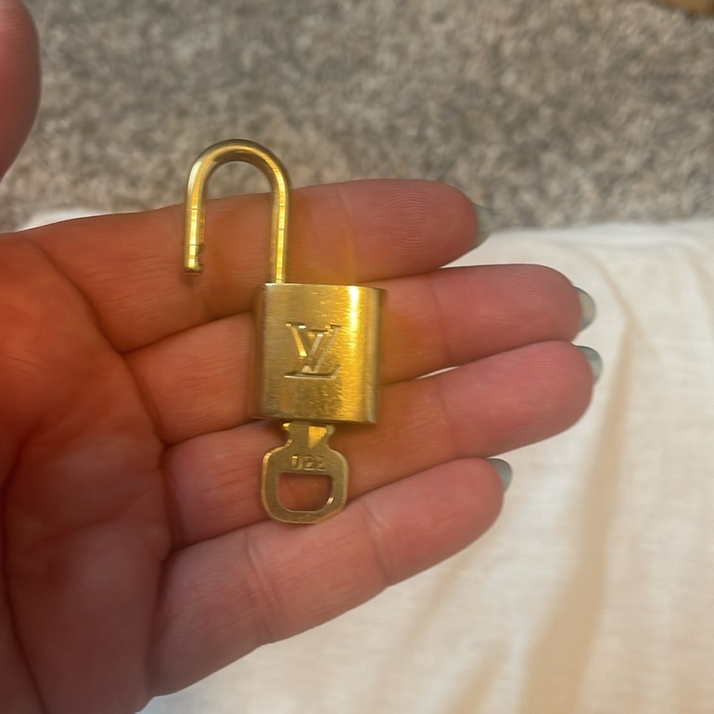 Authentic!!! Louis Vuitton Lock and Key Set! 301, 309, 330 - Picture 9 of 15